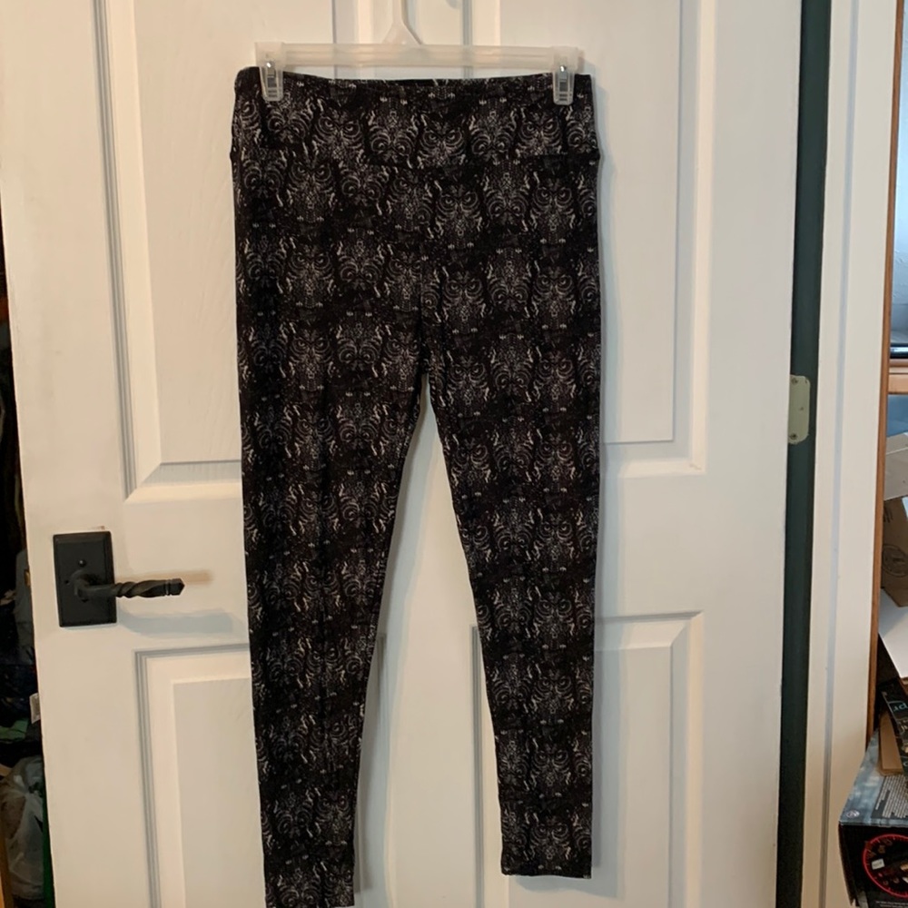 Lularoe owl leggings. Size TC (12-22)